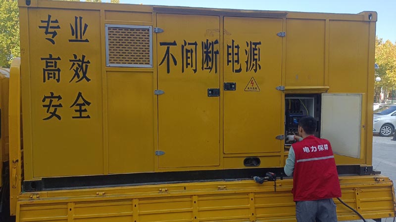 喀左柴油发电机组和UPS电源配合使用时，如何避免切换过程中的电力中断？